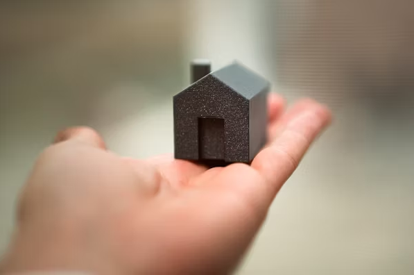 The Financial Pros and Cons of Selling a Home in Today’s Market
