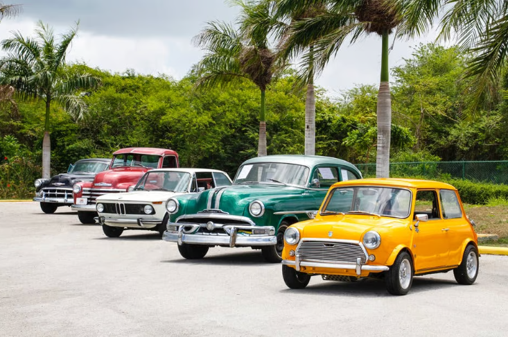 What 6 Features Make Vintage Cars Irresistible to Collectors