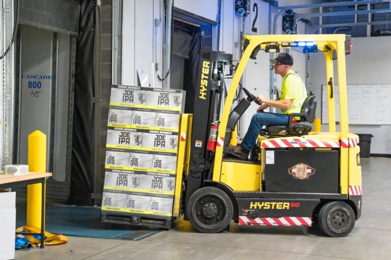 How to Choose the Right Pallet Jacks for Work
