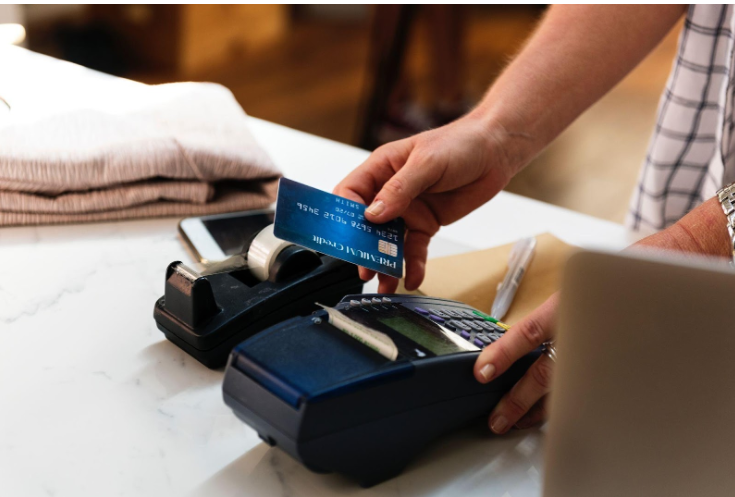 How Entertainment Venues Can Successfully Adopt Cashless Payments