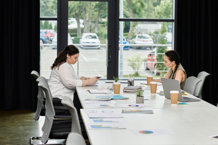 Why an office sharing app is a smart way to save money in your business