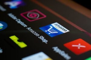 Why Amazon Dominates E‑Commerce: Inside Its Marketing Machine