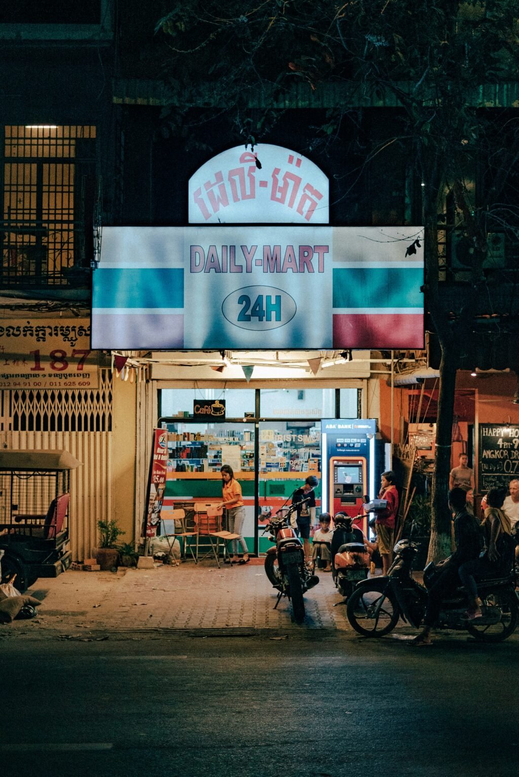 24-Hour Stores Near Me:Places Open Right Now