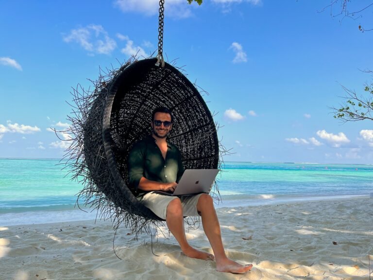 Digital nomad working remotely in Chiang Mai Thailand 2026 – fast internet and affordable lifestyle