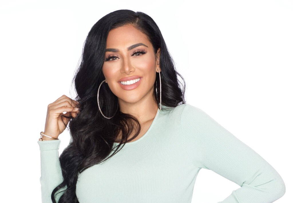 Huda Kattan's Instagram Strategy That Created a Global Beauty Empire